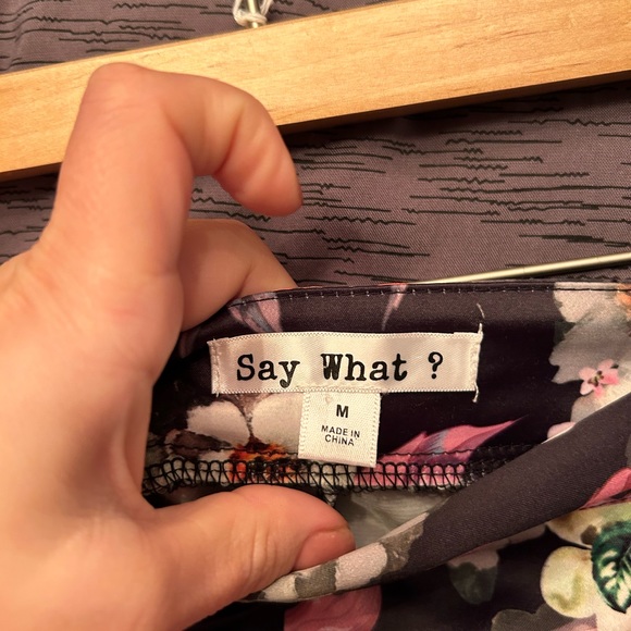 Beautiful black floral satin feel dress pants size M - Picture 7 of 8